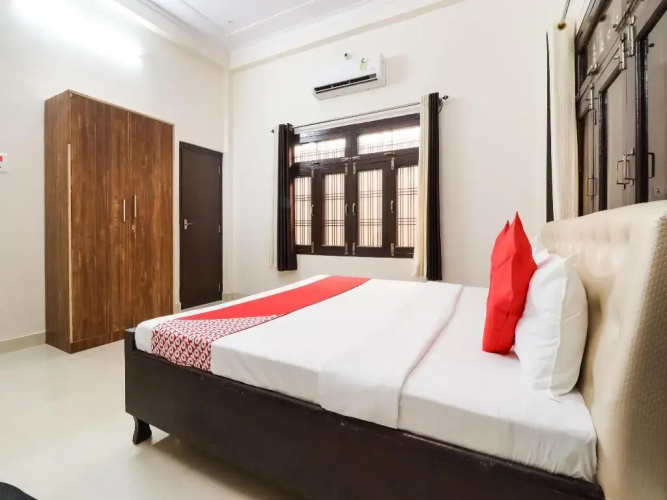Hotel Royal by OYO Rooms