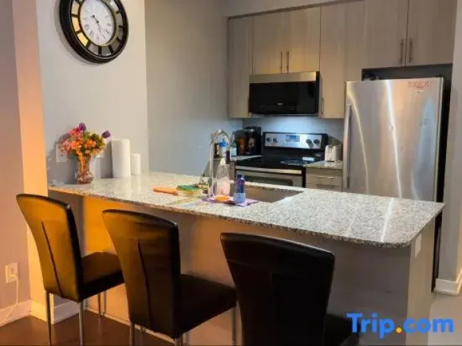 Spacious-Cozy 2Bed Condo in Square Ones Misissauga