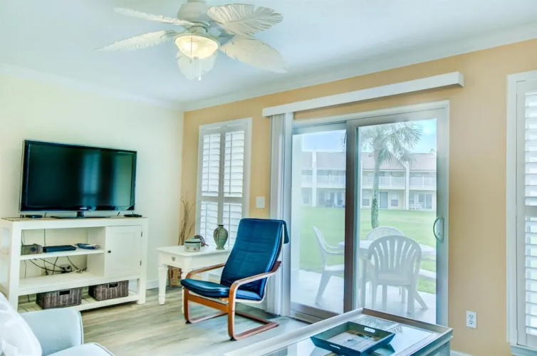 7 D, One Bedroom Condo
