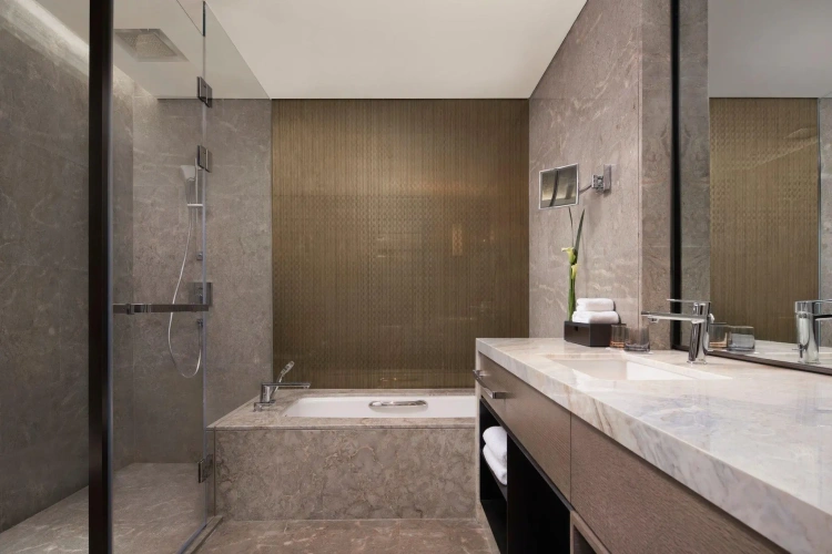 Standard Quadruple room with city view