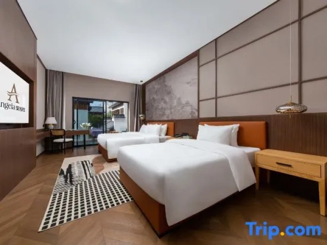 Standard Twin room with balcony