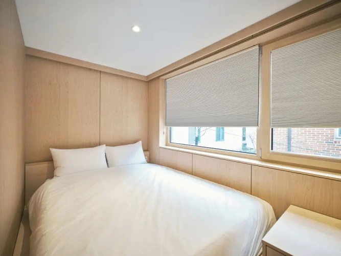 Deluxe Quadruple Basement room with courtyard view