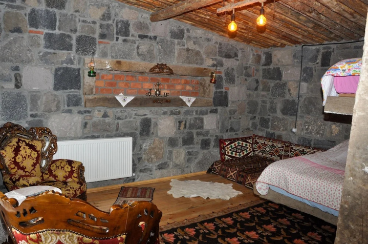 Doğunun Taş Evleri