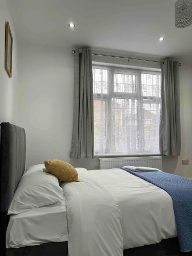 Inviting 2-bed Apartment in Ilford