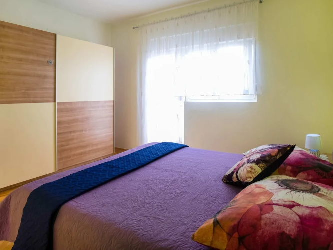 Simplistic Apartment in Vir With Garden