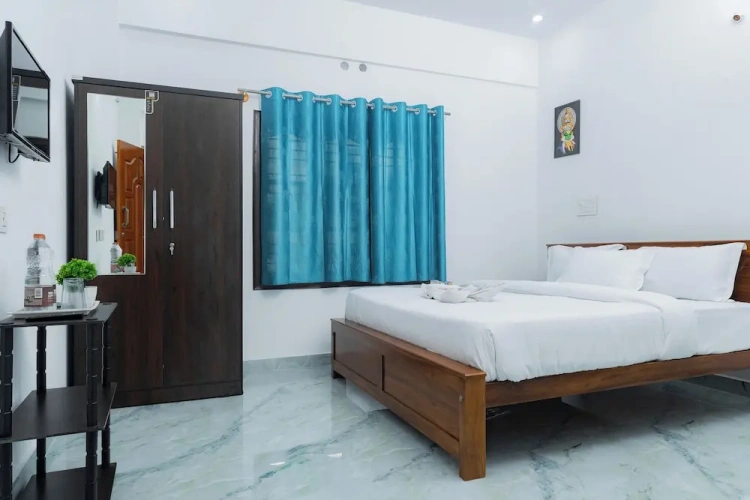Standard Double room with city view