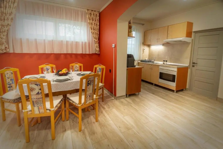 Zsuzsi Apartman