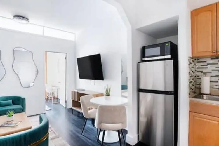 444-4c Newly Renovated Studio in Hell s Kitchen