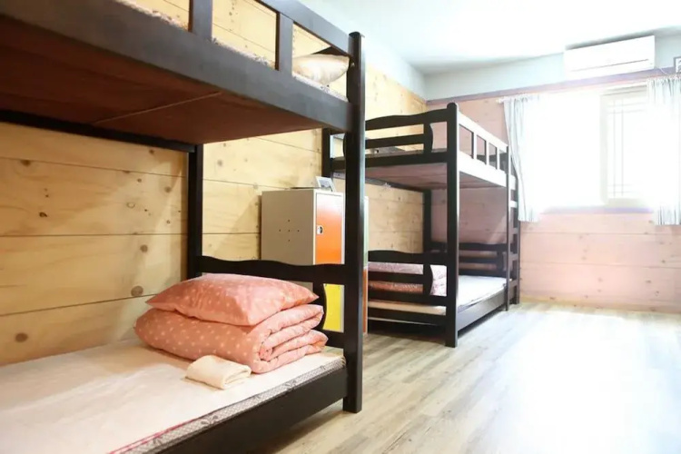 Basecamp Guesthouse - Hostel
