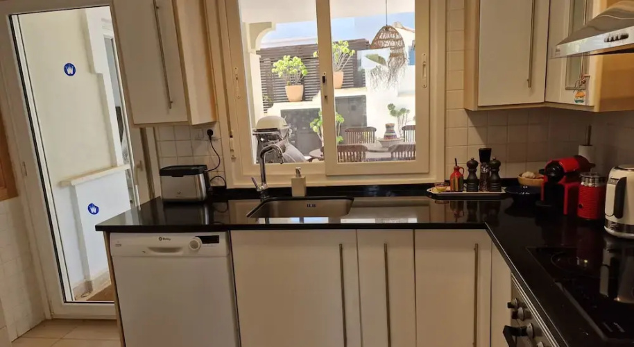 Luxury Villa - Pet Friendly & Free Parking
