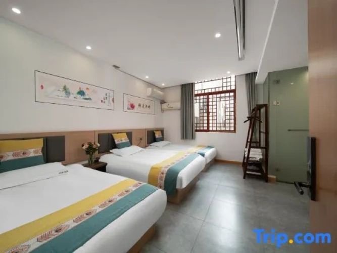Standard Triple room