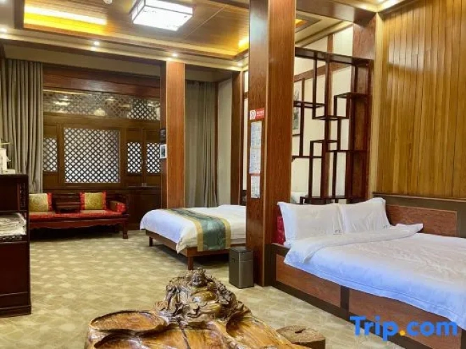 Twin Family Suite with courtyard view