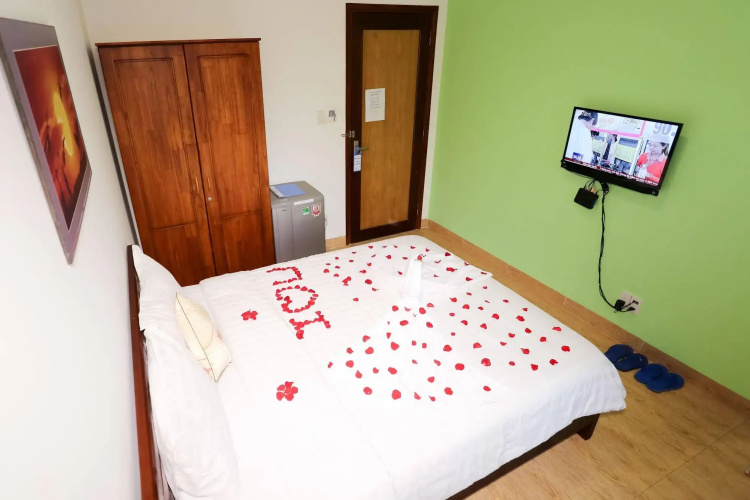 Little Gold Hotel