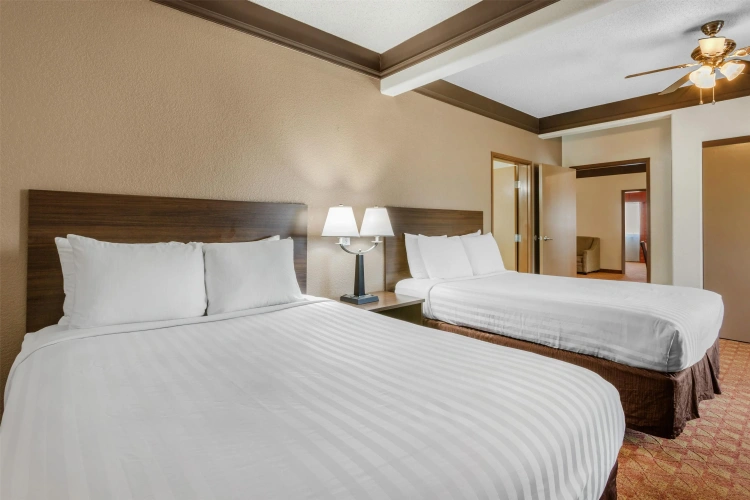 2 Bedrooms Quadruple Suite