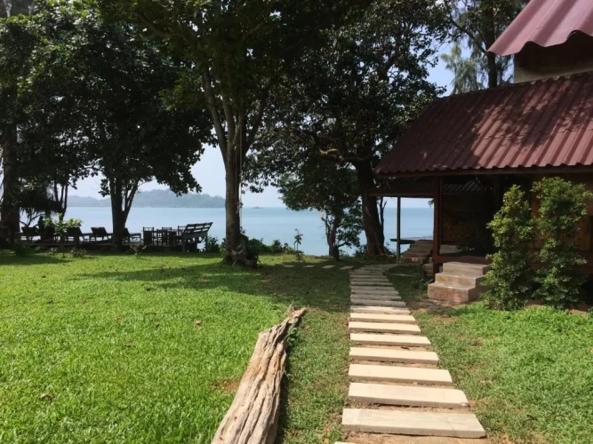 Double Bungalow with sea view