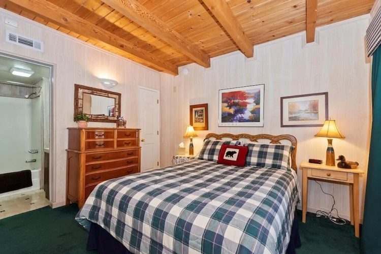 020 - Summit Haus
