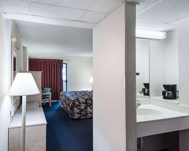Econo Lodge Inn & Suites Resort - Rehoboth Beach photo 7