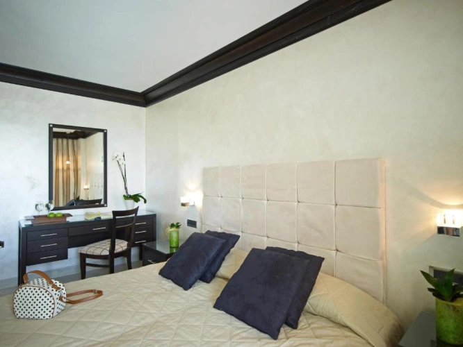Twin room with partial sea view