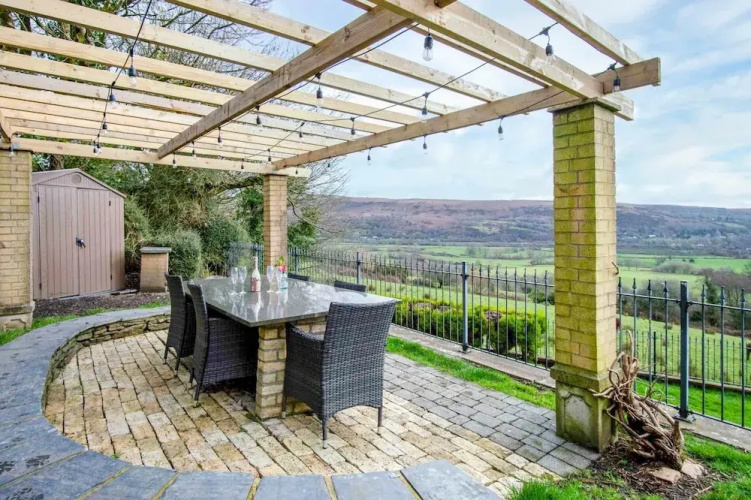 The Old Rectory - 5 Bedroom Holiday Home - Llanedi