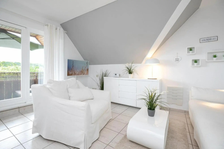 White Lounge