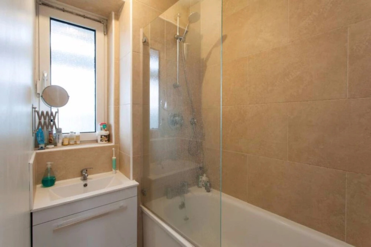 Well Connected Modern East End 1 Bed