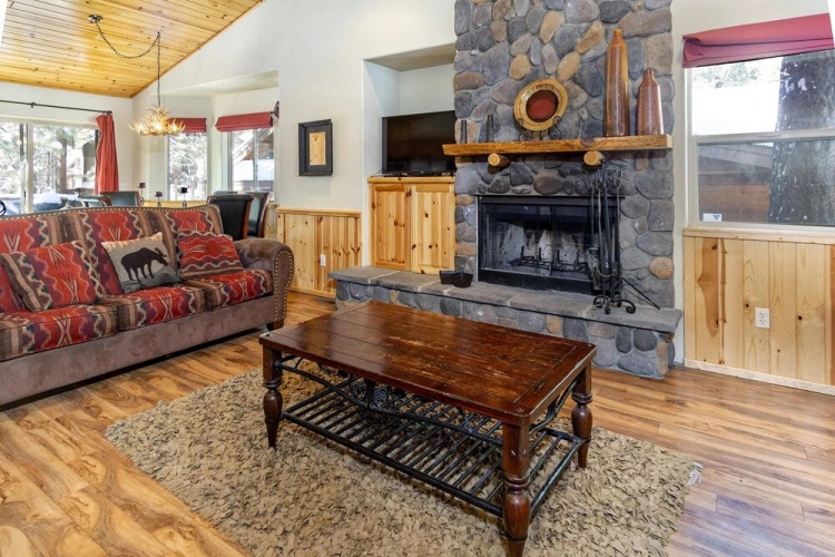 1641 - Timber Wolf Den by RedAwning