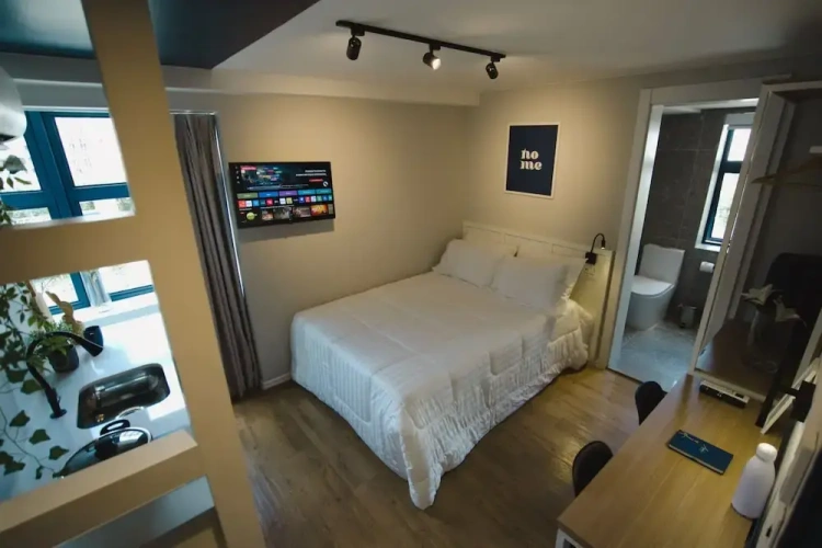 Deluxe Studio