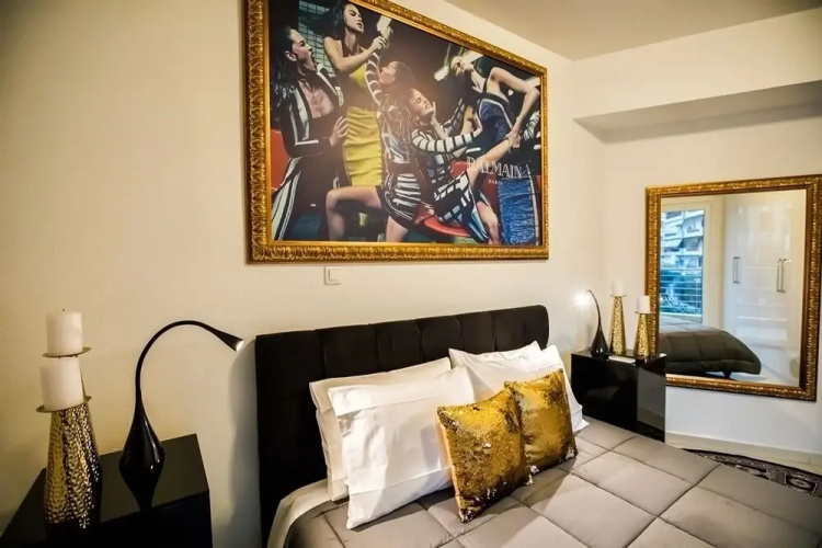 Deluxe Apartments