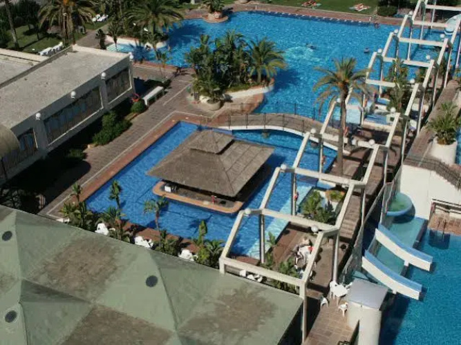 Apartamentos Benal Beach