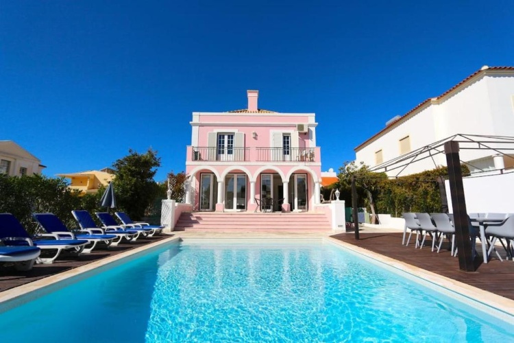 6 Bedrooms Double Villa