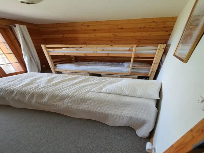 Chalet in Les Masses With ski Storage