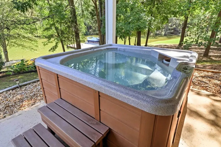 Lakefront Cottage w/ Private Hot Tub!