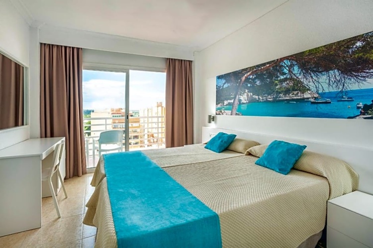 Standard Quadruple room with balcony
