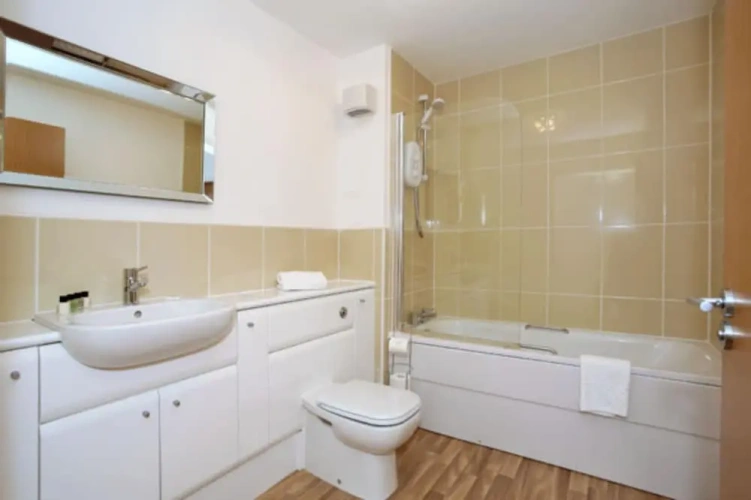 3 Bedrooms Apartment