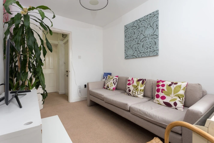 2 Bedroom Apartment In Wapping