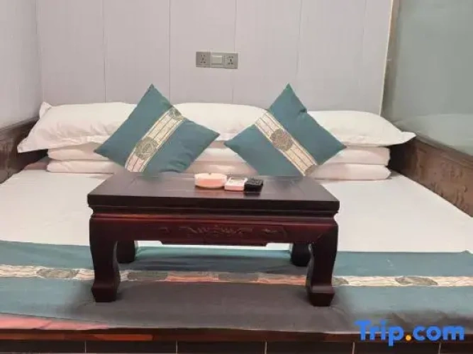 Deluxe Family Suite
