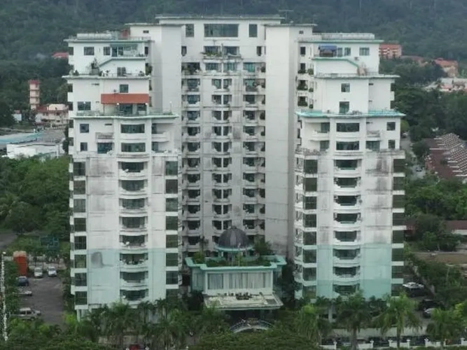 4 Bedrooms Apartment