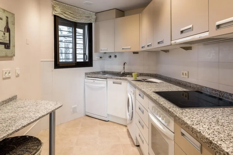 2 Bedrooms Apartment with sea view