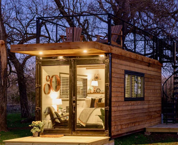 Cute Tiny Container House 12 min to Magnolia Silos