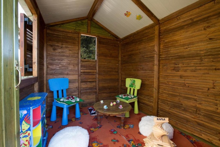 4 Bedrooms Cottage