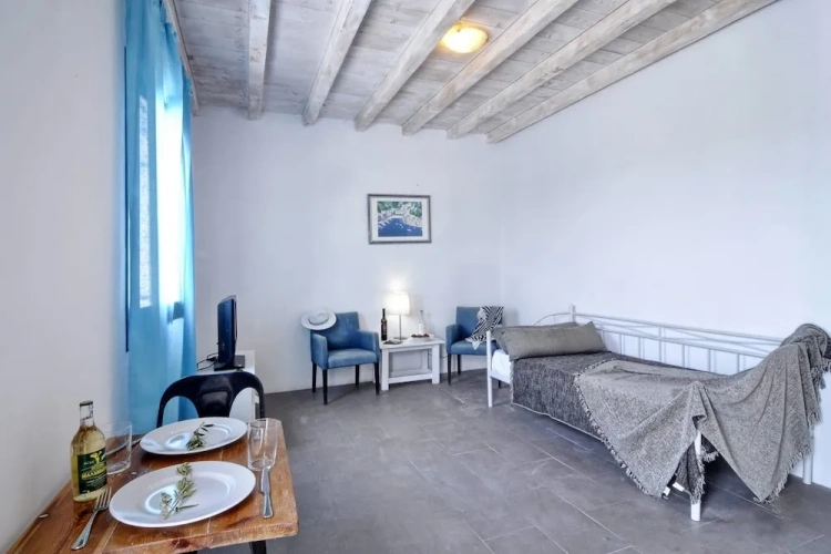 2 Bedrooms Bed in Dorm with courtyard view