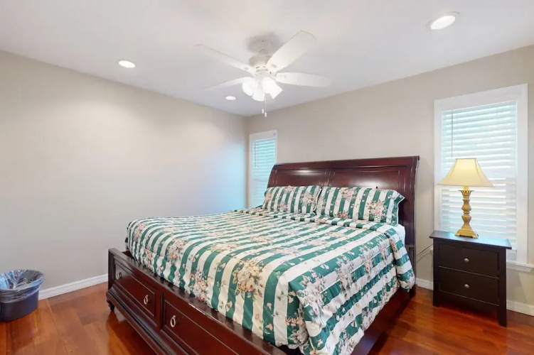 Ocean Paradise Bright Home With Spacious Deck, Beach Access, Central AC & Wifi