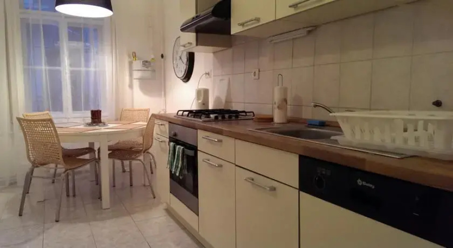 Lovely 2BD on Király street
