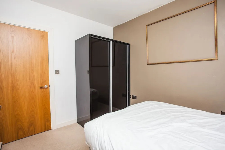 Central E1 2 Bedroom Flat