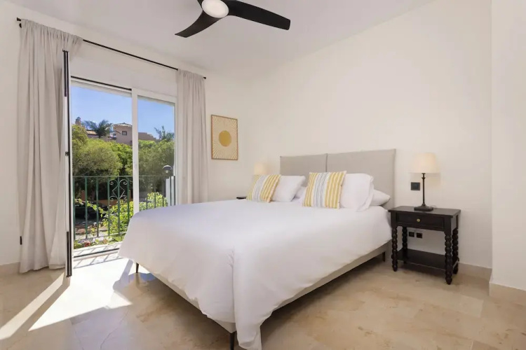 3 Bedroom, 3 Bathroom Beachside Apartment