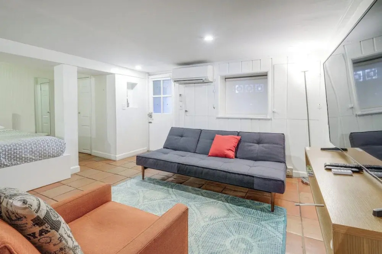 DC Apartment: 2 Mi to National Mall!