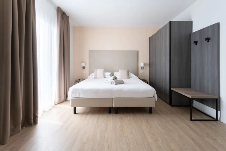 1 Bedroom Superior Double room with balcony and with partial sea view