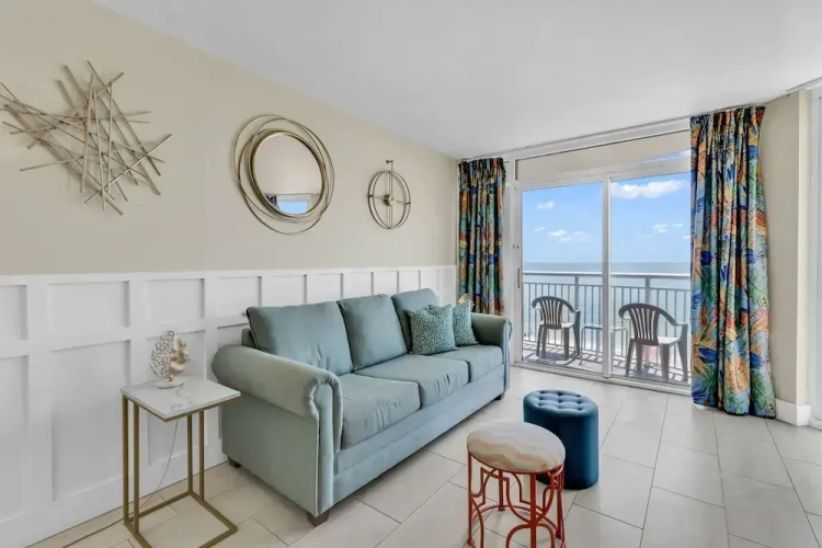 1 Bedroom Standard Family room with balcony and with ocean view