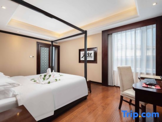 Deluxe Double Suite