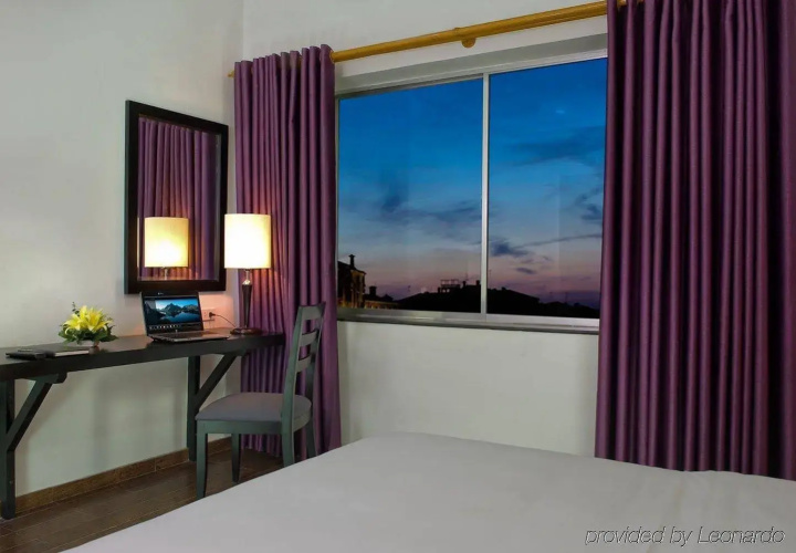 Holidays-hanoi Hotel